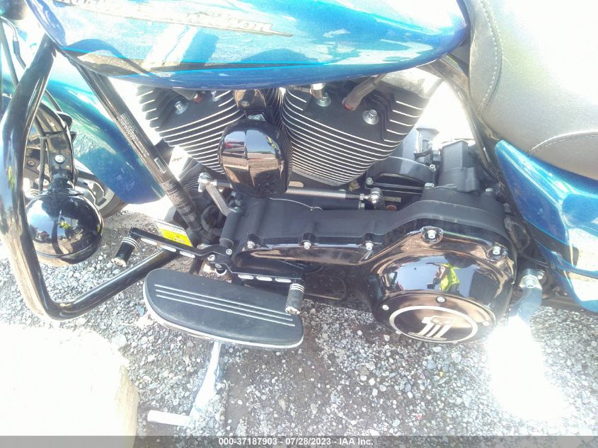 2014 HARLEY-DAVIDSON FLHX STREET GLIDE - 1HD1KBM1XEB680755