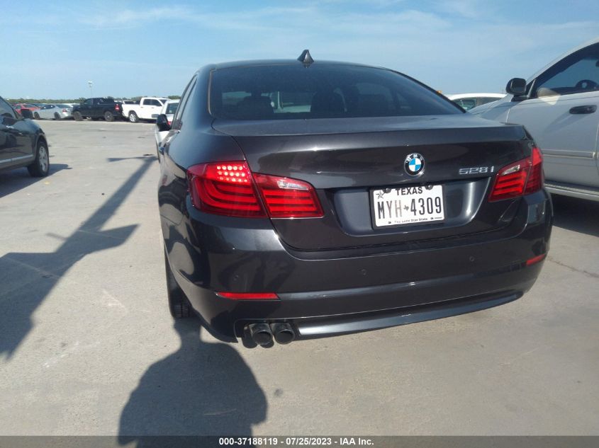 2013 BMW 5 SERIES 528I - WBAXG5C5XDDY37087