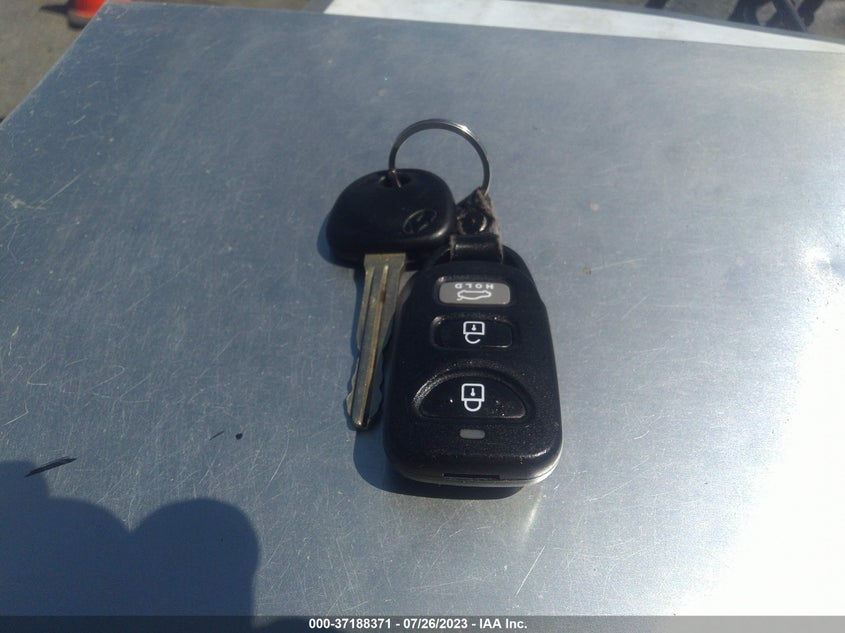 VIN KMHD74LF5HU390128 2017 HYUNDAI ELANTRA SE