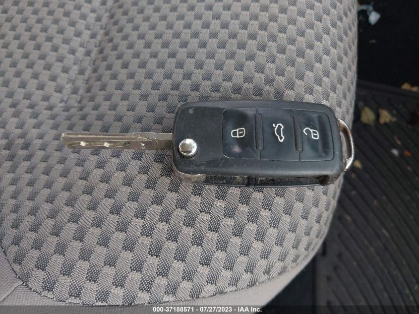 2014 VOLKSWAGEN JETTA SEDAN S - 3VW1K7AJ6EM271113