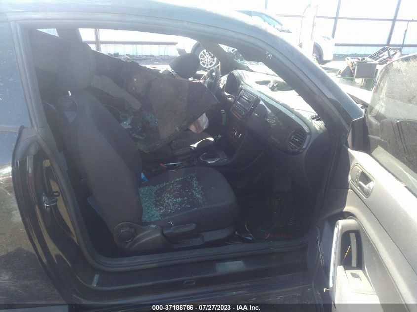 2013 VOLKSWAGEN BEETLE COUPE 2.5L ENTRY - 3VWFP7AT2DM659415