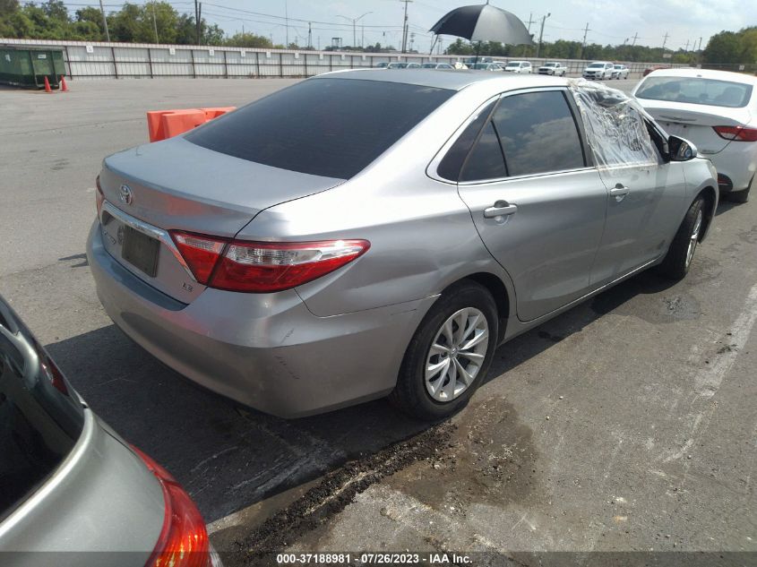 VIN 4T1BF1FK3FU065704 2015 TOYOTA CAMRY no.4