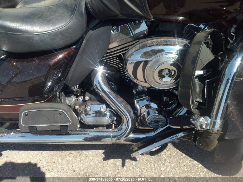 2011 HARLEY-DAVIDSON FLTRU - 1HD1KGM19BB634245