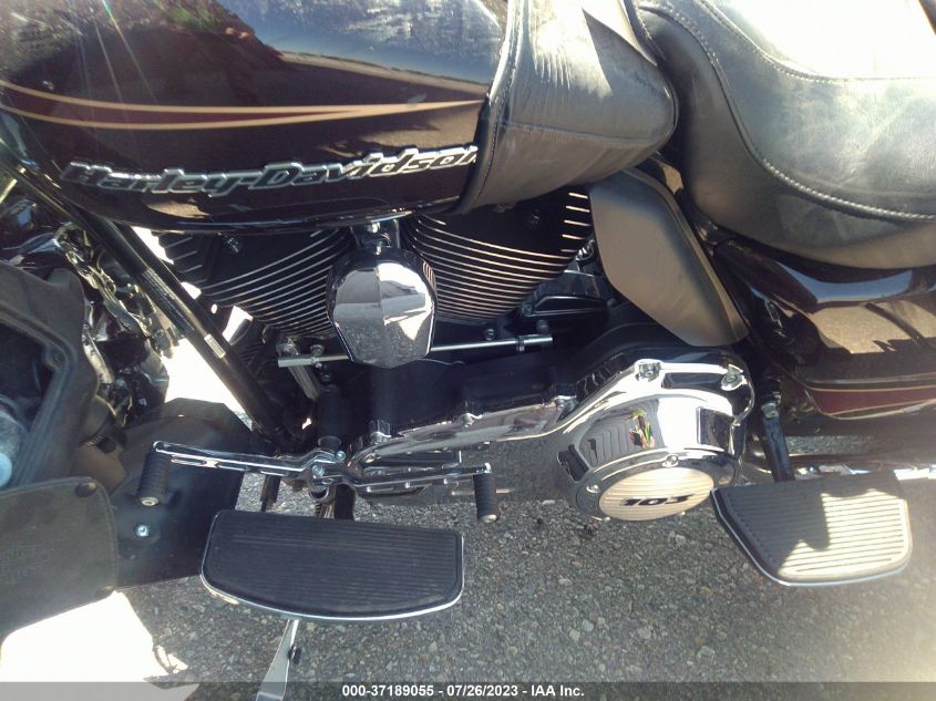 2011 HARLEY-DAVIDSON FLTRU - 1HD1KGM19BB634245