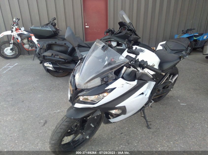 VIN JKAEX8A1XHDA32060 2017 KAWASAKI EX300 A