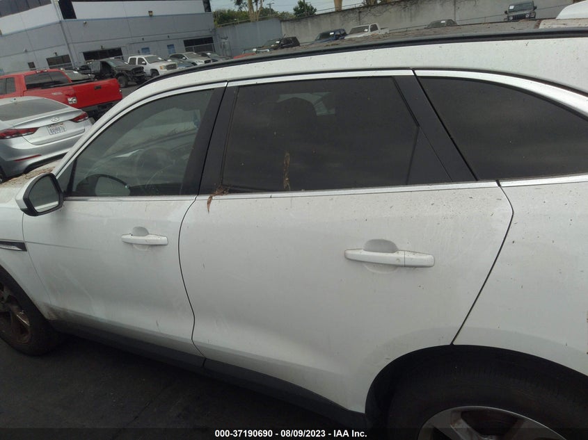 VIN SADCJ2FX5KA395630 2019 JAGUAR F-PACE 25T PREMIUM