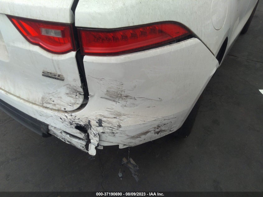 VIN SADCJ2FX5KA395630 2019 JAGUAR F-PACE 25T PREMIUM
