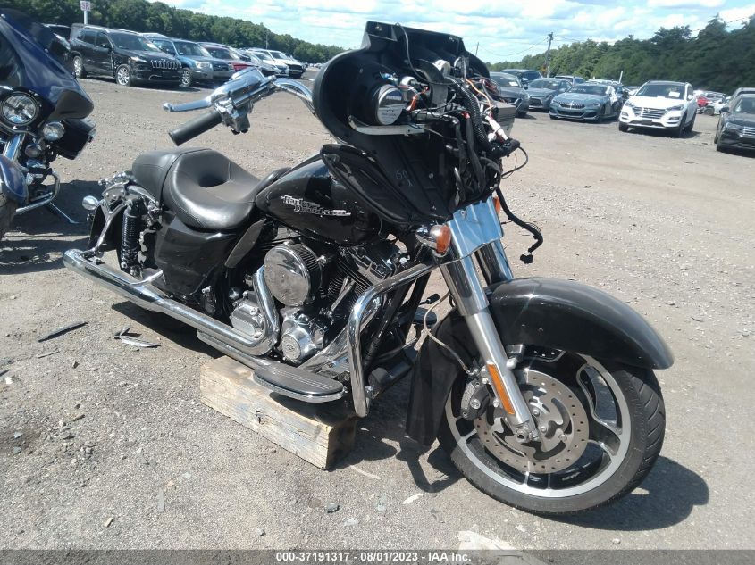 2011 HARLEY-DAVIDSON FLHX - 1HD1KBM11BB656307