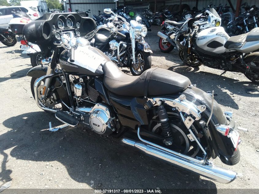 2011 HARLEY-DAVIDSON FLHX - 1HD1KBM11BB656307