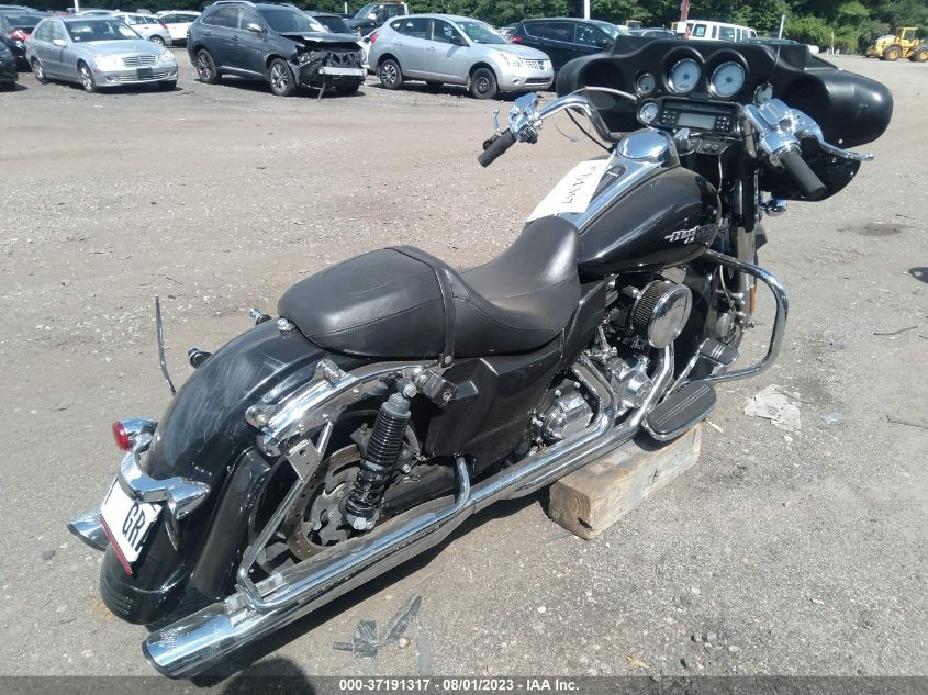 2011 HARLEY-DAVIDSON FLHX - 1HD1KBM11BB656307