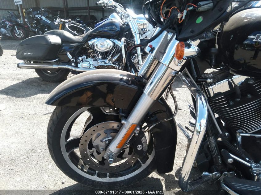 2011 HARLEY-DAVIDSON FLHX - 1HD1KBM11BB656307