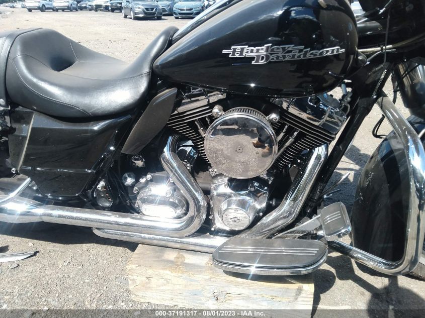 2011 HARLEY-DAVIDSON FLHX - 1HD1KBM11BB656307