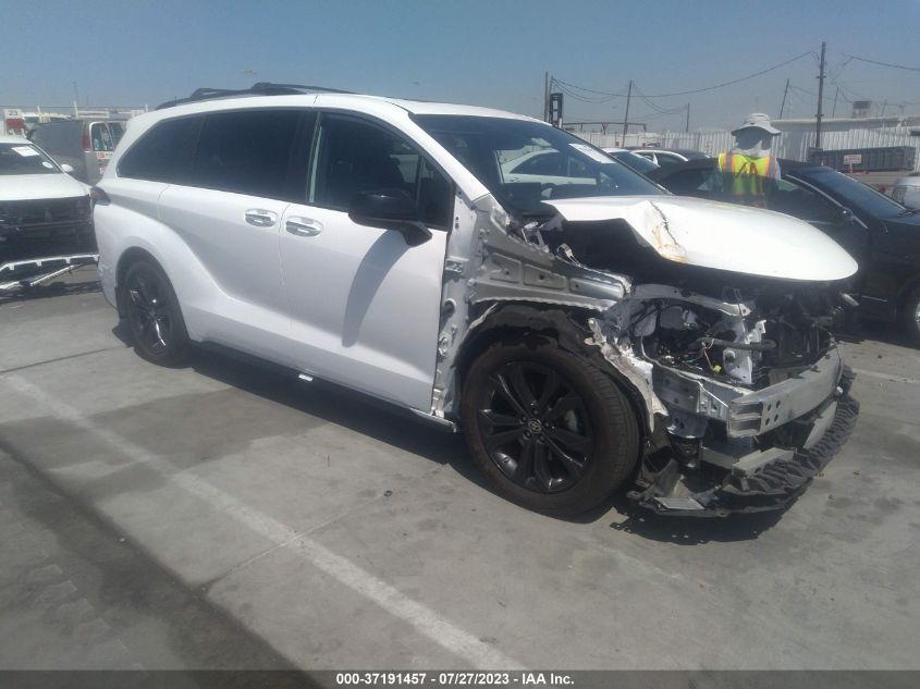 2022 TOYOTA SIENNA XSE - 5TDDRKEC6NS118645