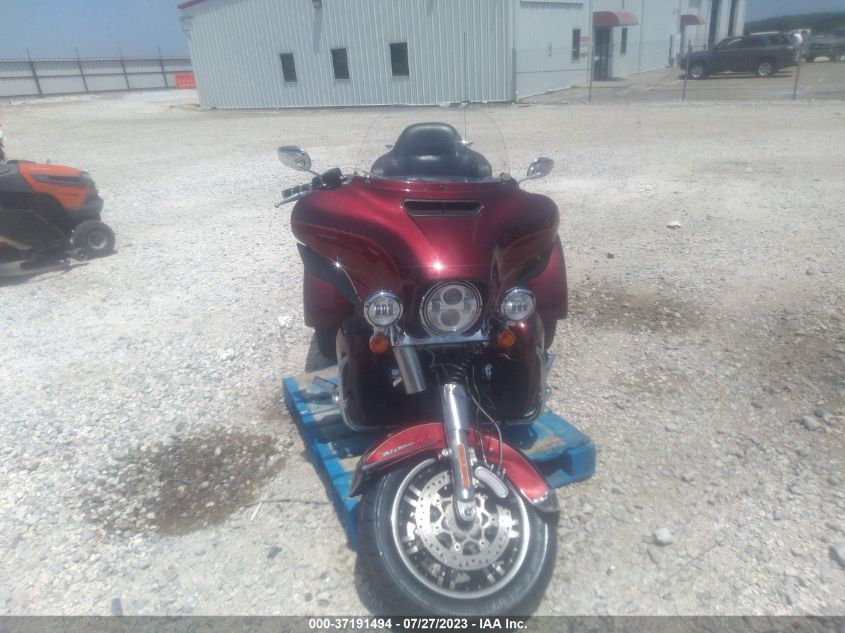 2016 HARLEY-DAVIDSON FLHTCUTG TRI GLIDE ULTRA 1HD1MAL11GB853295