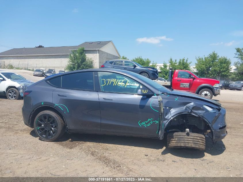 5YJYGDEE8MF190552 Tesla Model Y LONG RANGE 12