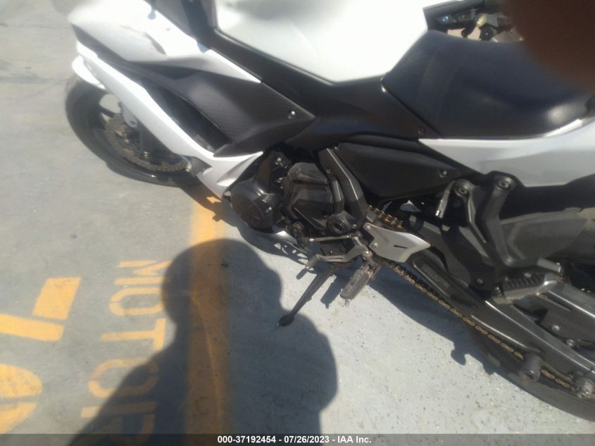 2017 KAWASAKI EX650 J - JKAEXEJ10HDA00832