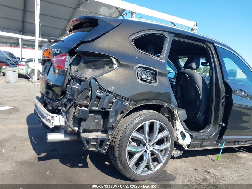 VIN WBXHT3C36J5F93410 2018 BMW X1 XDRIVE28I