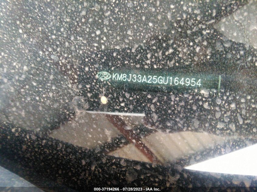 2016 HYUNDAI TUCSON LIMITED/SPORT AND ECO/SE - KM8J33A25GU164954