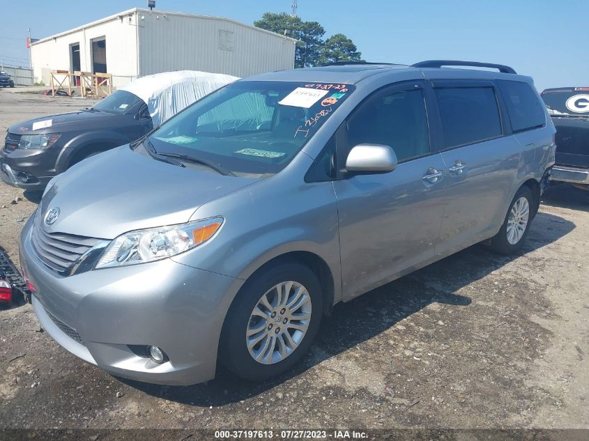 5TDYZ3DCXHS839998 2017 TOYOTA SIENNA, photo no. 2