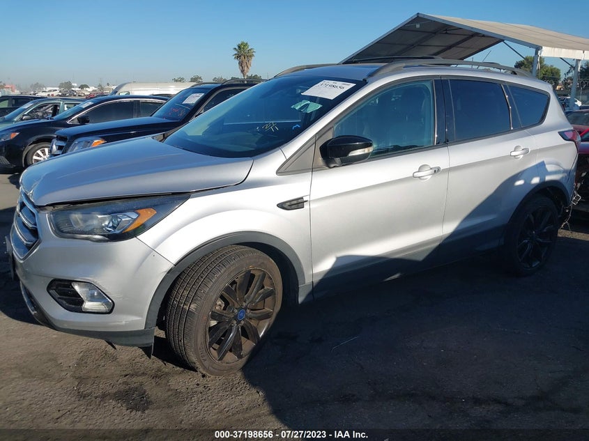 VIN 1FMCU0JD5HUD29005 2017 FORD ESCAPE TITANIUM