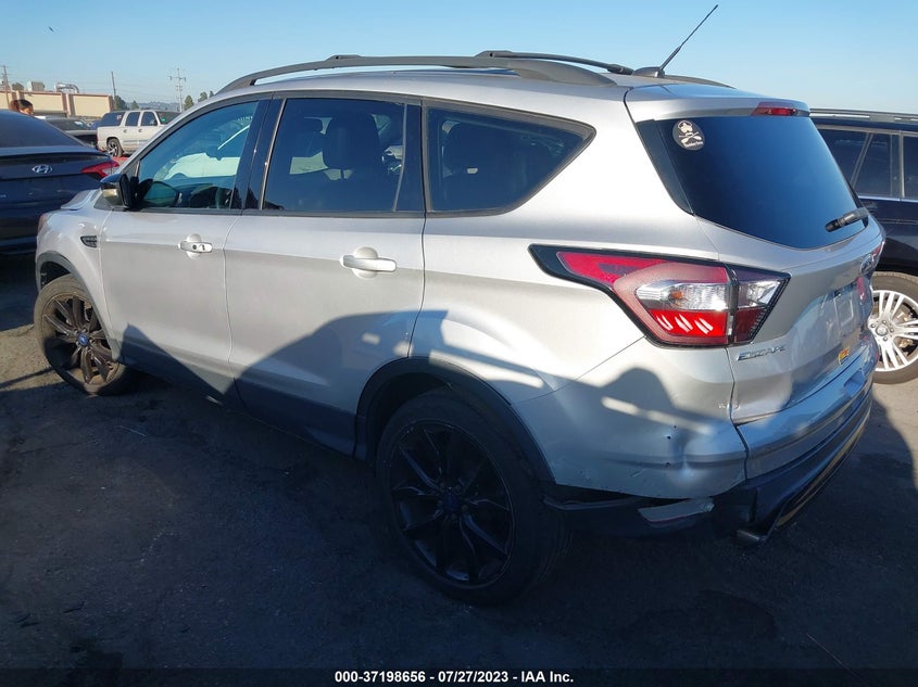 VIN 1FMCU0JD5HUD29005 2017 FORD ESCAPE TITANIUM