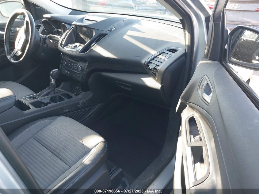VIN 1FMCU0JD5HUD29005 2017 FORD ESCAPE TITANIUM