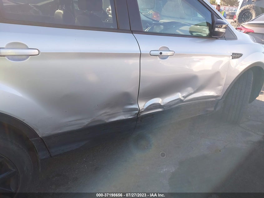 VIN 1FMCU0JD5HUD29005 2017 FORD ESCAPE TITANIUM
