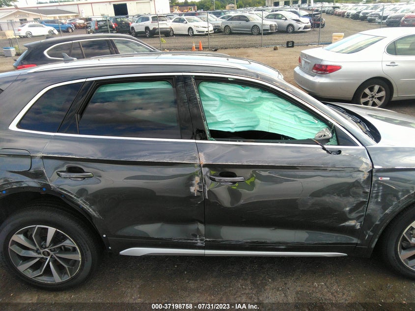 VIN WA1GAAFY9P2140099 2023 AUDI Q5 S LINE PREMIUM