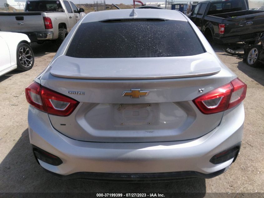 2018 CHEVROLET CRUZE LT - 1G1BE5SM3J7105494