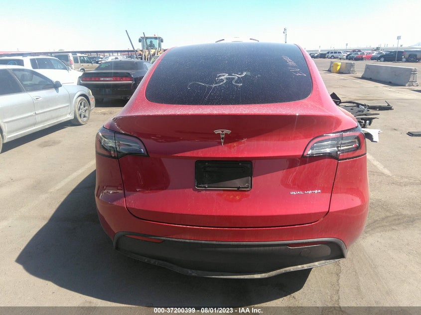 VIN 7SAYGDEE9PA126136 2023 TESLA MODEL Y LONG RANGE