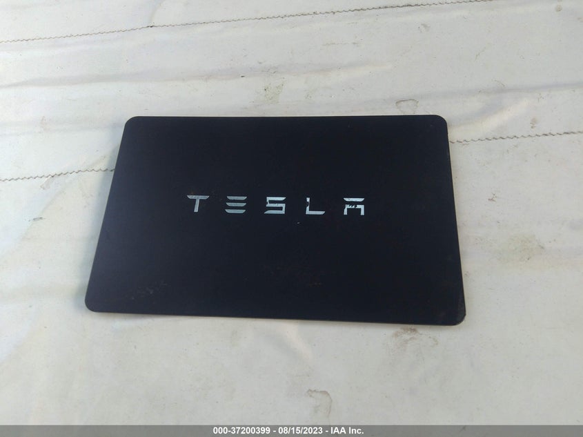 VIN 7SAYGDEE9PA126136 2023 TESLA MODEL Y LONG RANGE