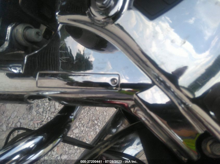 2010 HARLEY-DAVIDSON FLHX - 1HD1KB413AB629365