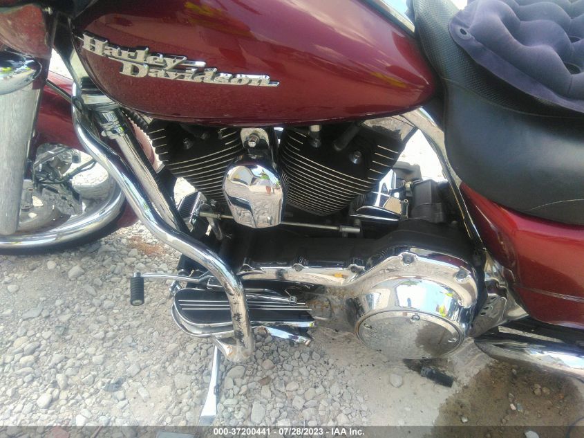 2010 HARLEY-DAVIDSON FLHX - 1HD1KB413AB629365