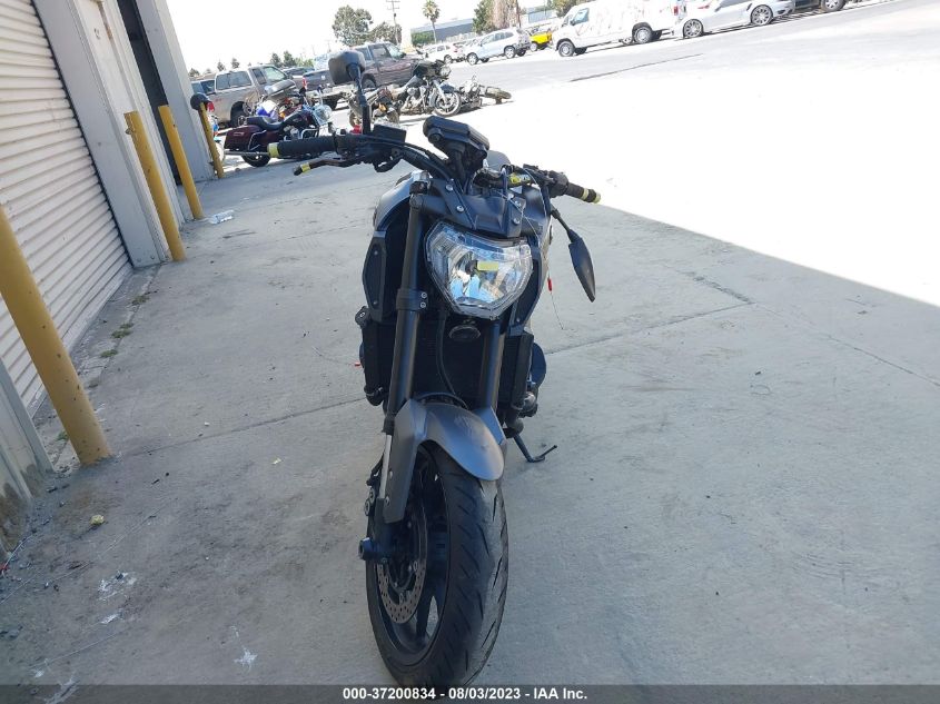 2015 YAMAHA FZ09 C JYARN33Y2FA001712