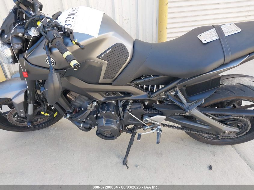 2015 YAMAHA FZ09 C JYARN33Y2FA001712