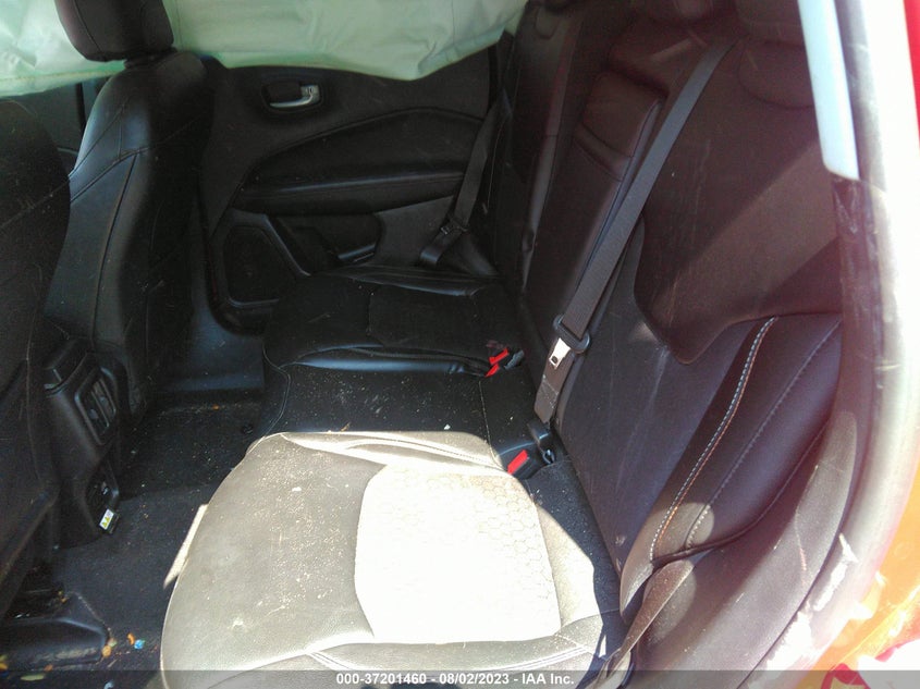 VIN 3C4NJDBB0JT401481 2018 JEEP COMPASS LATITUDE