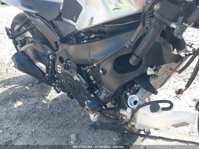 2018 SUZUKI GSX-R600 - JS1GN7FA9J2100932