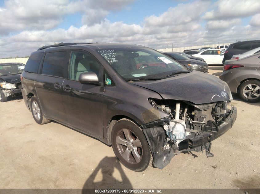 5TDKZ3DC3HS783649 2017 TOYOTA SIENNA, photo no. 1