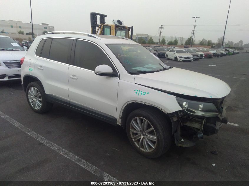 2013 VOLKSWAGEN TIGUAN SE W/SUNROOF & NAV - WVGAV3AX8DW563590