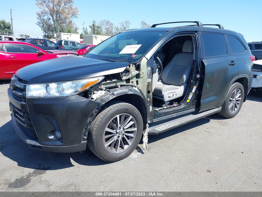VIN 5TDKZRFH8JS533499 2018 TOYOTA HIGHLANDER SE/XLE