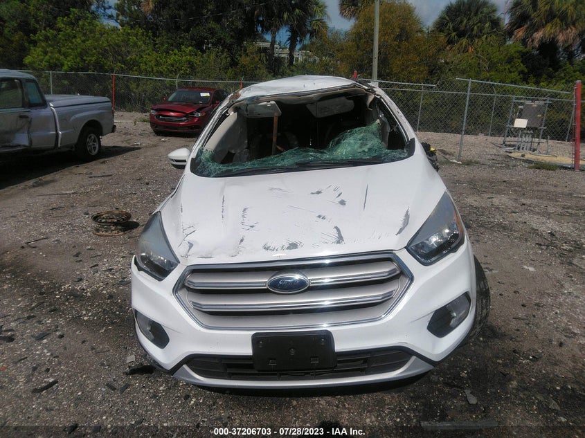 VIN 1FMCU0GD3JUC27571 2018 FORD ESCAPE SE
