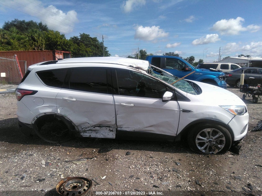 VIN 1FMCU0GD3JUC27571 2018 FORD ESCAPE SE