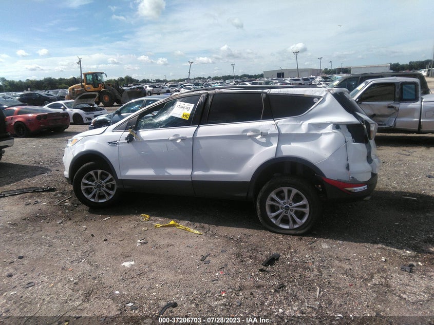 VIN 1FMCU0GD3JUC27571 2018 FORD ESCAPE SE