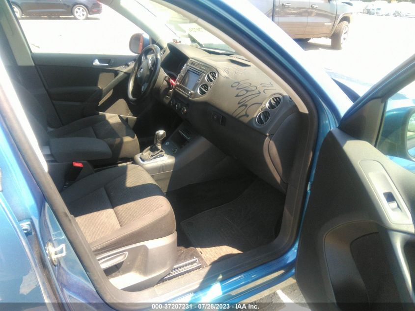 2018 VOLKSWAGEN TIGUAN LIMITED WVGAV7AX5JK000104