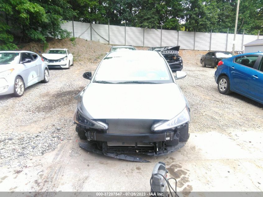 2020 HYUNDAI ELANTRA SE - KMHD74LF2LU940927