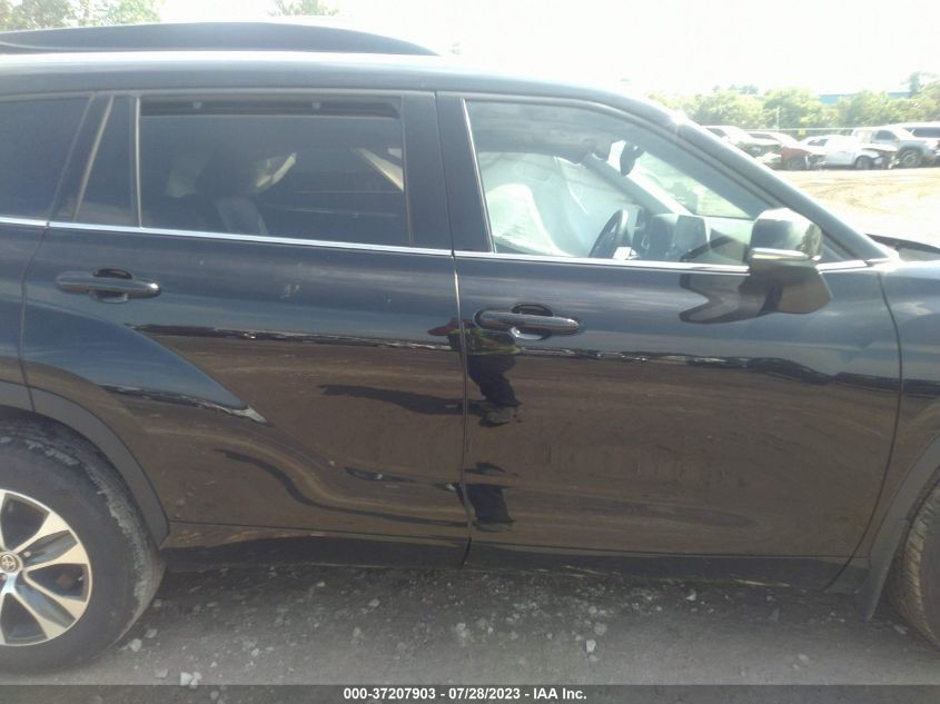 2022 TOYOTA HIGHLANDER XLE - 5TDGZRBH5NS590096