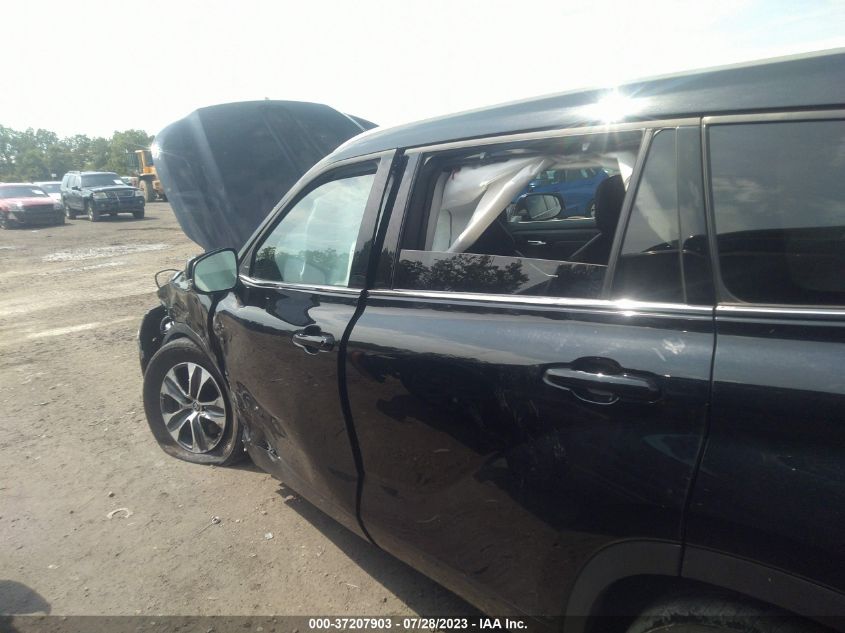 2022 TOYOTA HIGHLANDER XLE - 5TDGZRBH5NS590096