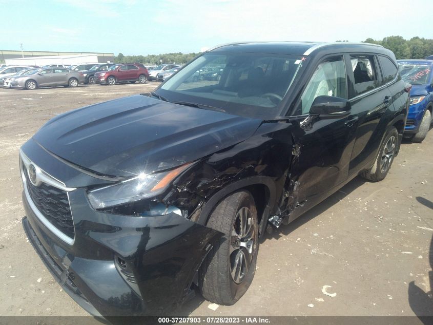 2022 TOYOTA HIGHLANDER XLE - 5TDGZRBH5NS590096