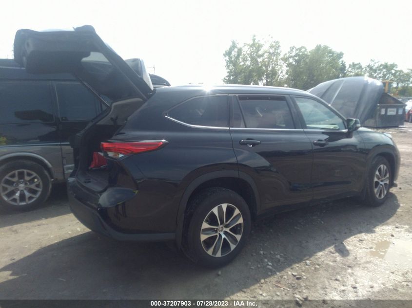 2022 TOYOTA HIGHLANDER XLE - 5TDGZRBH5NS590096