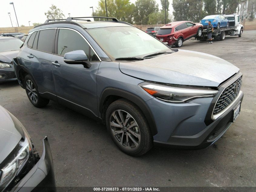 2022 TOYOTA COROLLA CROSS XLE - 7MUDAABG7NV012395
